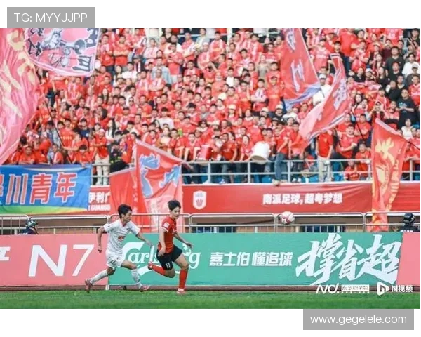 中国足球超级联赛新赛季揭幕战精彩纷呈 恒大与上港演绎激情对决