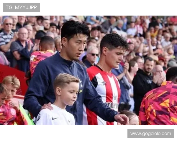 托特纳姆热刺新赛季备战提速主帅引援调整引发关注球队状态回暖球迷期待